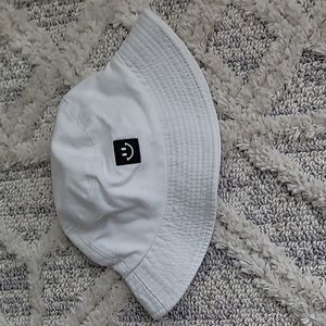 White smiley bucket hat